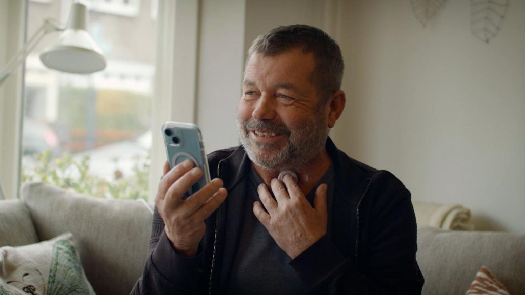 Como a tecnologia de IA assistida por voz pode dar voz às pessoas novamente