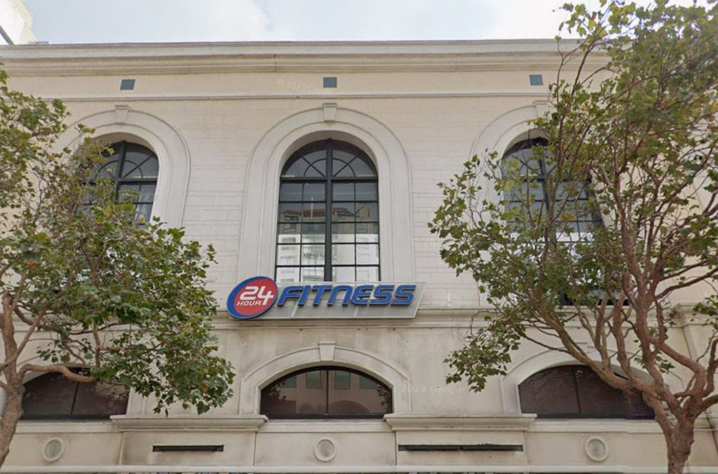 A academia de ginástica SF 24 horas fecha 24 horas por dia