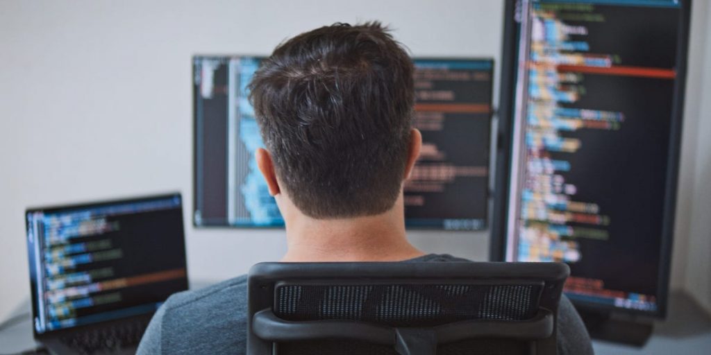 Gigantes da tecnologia entram na batalha pela experiência em IA