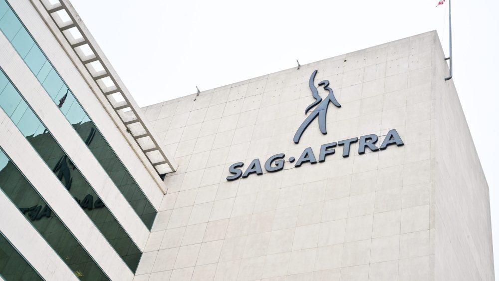 SAG-AFTRA ratifica acordo de anime de TV que restringe o uso de vozes de IA