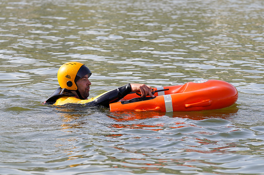 APDL apresenta bóia inovadora para salvamento marítimo e combate à poluição