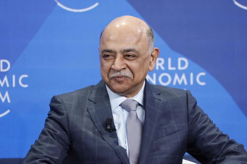 As ações da IBM estão se aproximando de máximos históricos, o que pode ter algo a ver com o fato de o CEO da empresa ter substituído o maior número possível de funcionários por IA