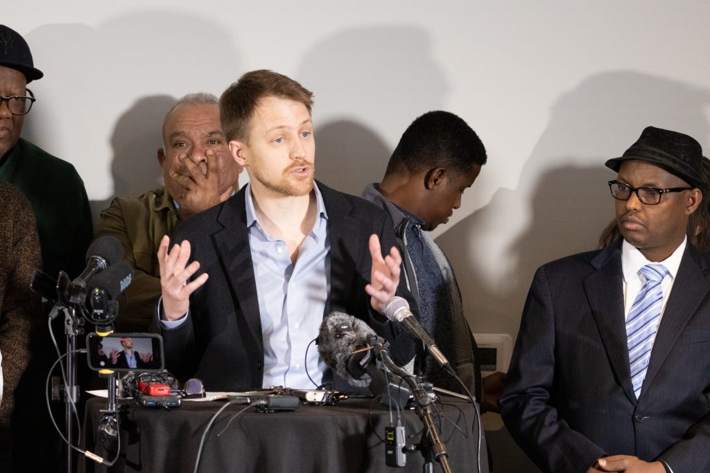 O maior grupo de motoristas de transporte compartilhado de Minneapolis apoia os rivais Uber e Lyft