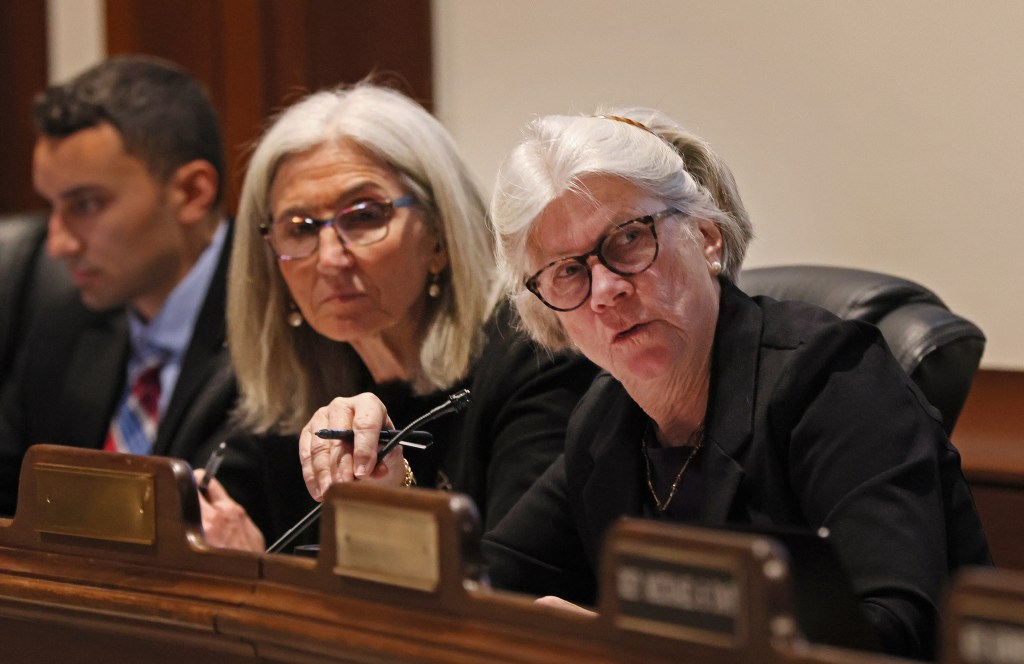 Os trabalhadores baseados em aplicativos deveriam formar um sindicato? Os legisladores ouvem