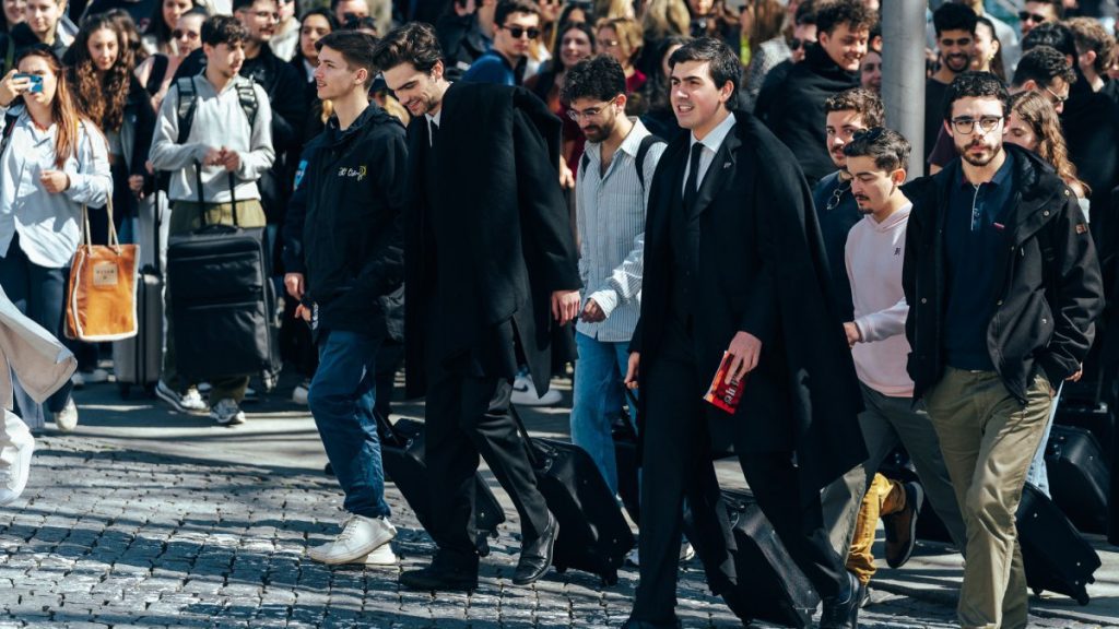 “Desrespeitar o ensino superior é destruir um país.” Marcha da FAP pelos Direitos dos Estudantes
