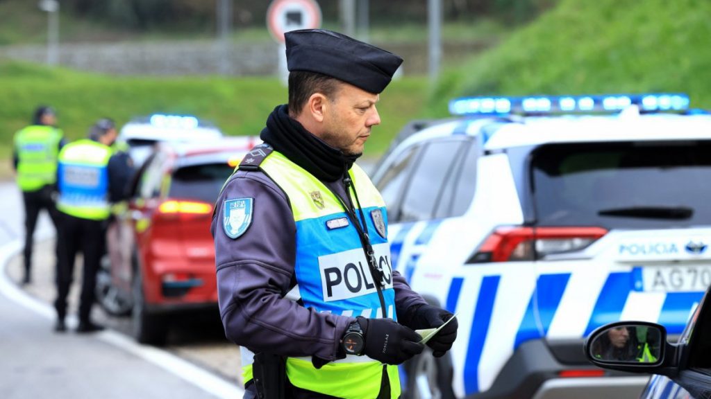 Por favor, tenha cuidado na estrada. PSP inicia atividades de fiscalização da Páscoa