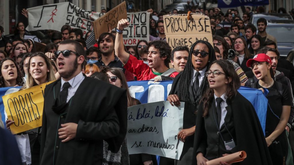 Dia Nacional do Estudante, que simboliza o alojamento, a migração e a saúde mental, será celebrado este domingo