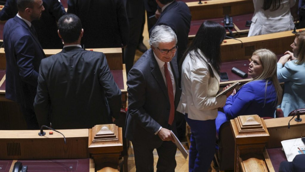 “O interesse nacional é uma legislatura de quatro anos”, assegura Aguiar Blanco.