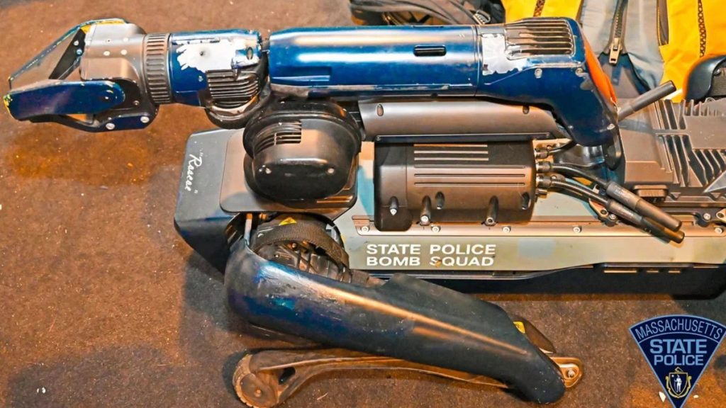 Estados Unidos da América.Cão policial robótico baleado várias vezes, elogiado por prevenir tragédia