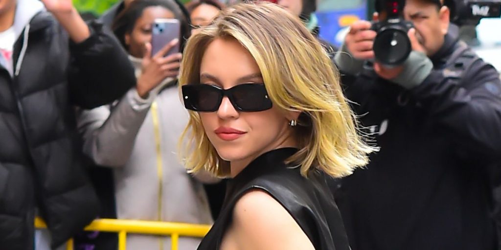 Sydney Sweeney usa não um, não dois, mas três LBDs em 24 horas