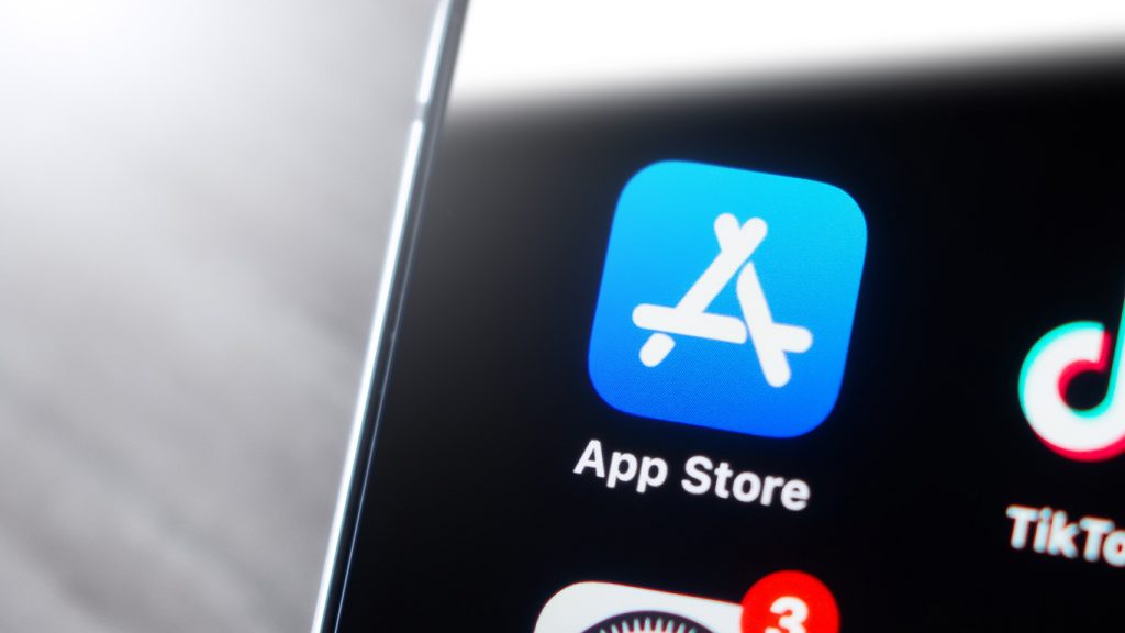 A lei do mercado digital da UE poderia acabar com o domínio da Apple e do Google nas lojas de aplicativos e melhorar a segurança dos aplicativos móveis?