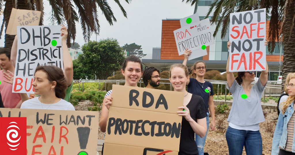 Jovens médicos hospitalares entram em greve de 24 horas em maio