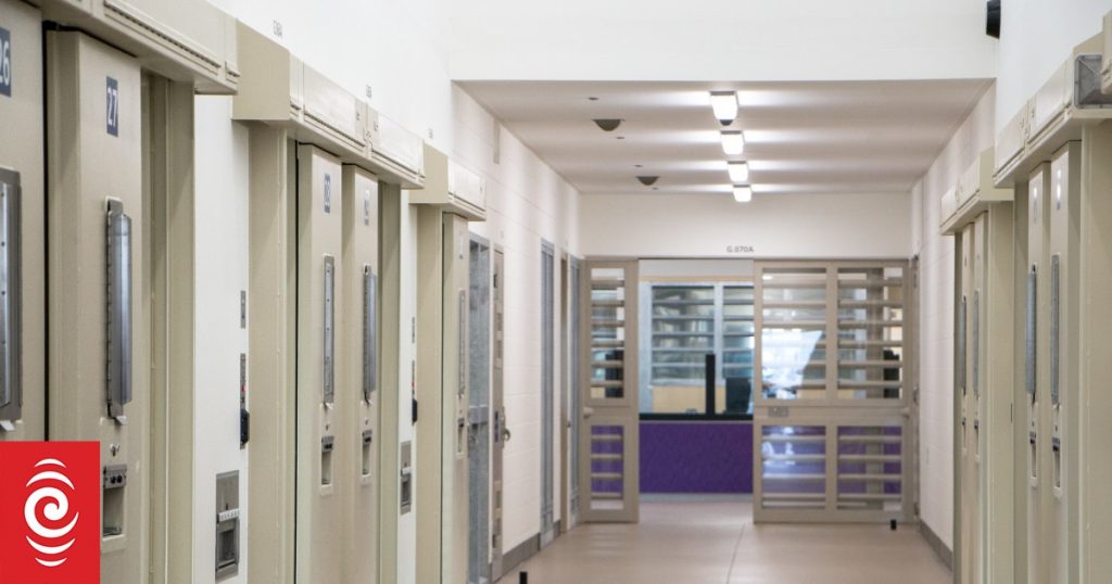 ‘Tratados como animais’: os prisioneiros às vezes são mantidos dentro de casa por 24 horas