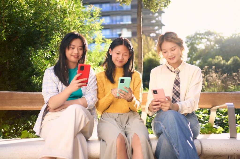 Carteiras eletrônicas e aplicativos digitais aumentam os gastos da Geração Z; 25% acham que a adoção da tecnologia é muito rápida