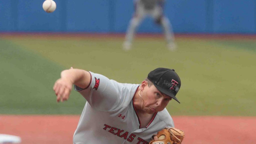 Universidade do Kansas derrota o time de beisebol Texas Tech pela primeira vez em 10 anos