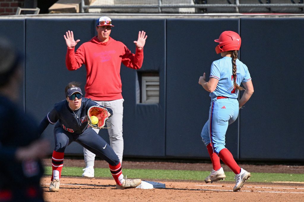 Liberty Softball vence série sobre Louisiana Tech, derrota em 3 jogos consecutivos
