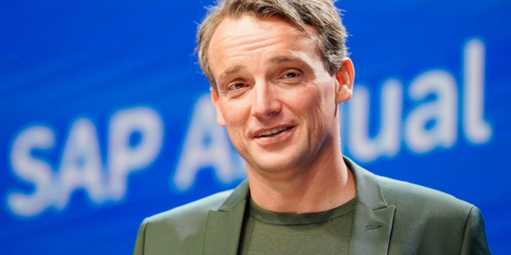 A IA não é um 'buzz ou hype da moda', mas a 'maior disrupção' da história da indústria, diz SAP CFO