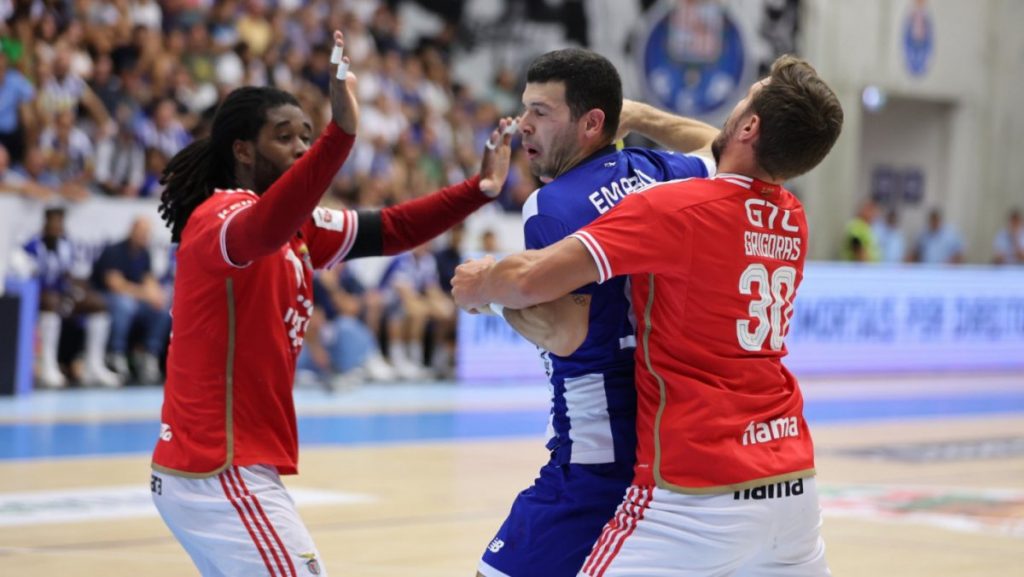 FC Porto (Andebol): Os Dragões apagam as luzes e calçam as meias.crônica do jogo
