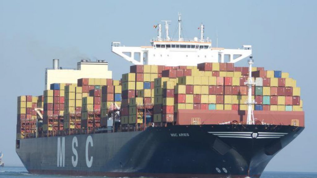 Forças iranianas atacam navio de bandeira portuguesa com ligações a Israel no Estreito de Ormuz