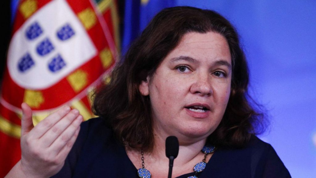 PS pede discussão urgente com ministro das Finanças sobre cortes no IRS