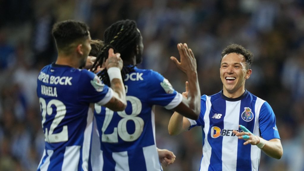 Baro constrói e Pepe finaliza. “Dragões” expandem sua vantagem