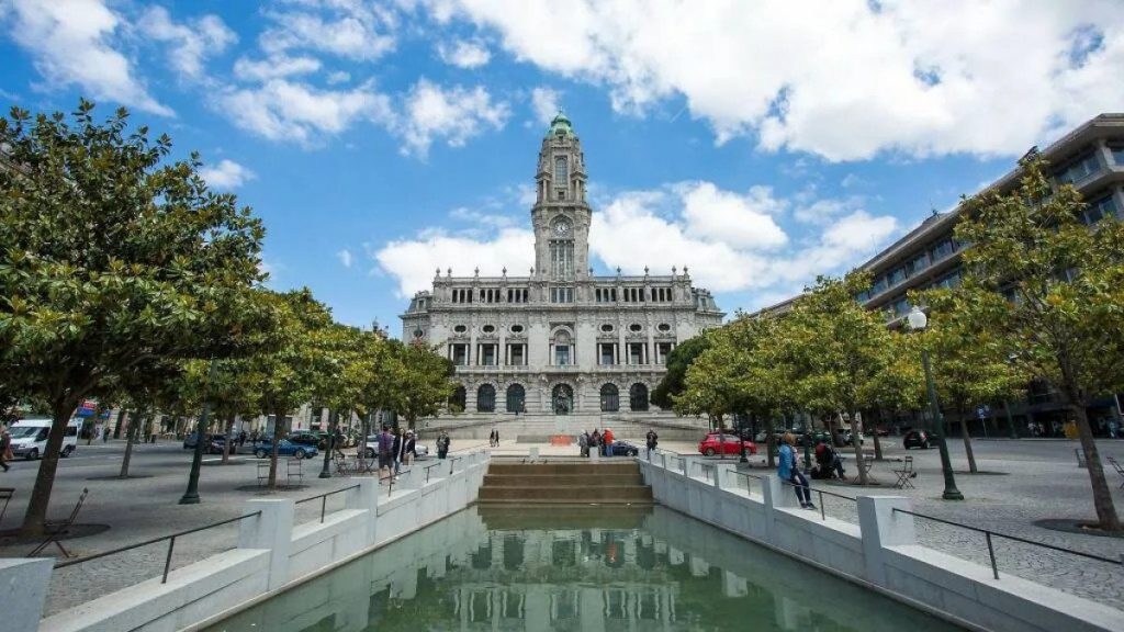 O relatório financeiro de 2023 da Câmara Municipal do Porto apresenta um saldo administrativo de 66,9 milhões de euros.