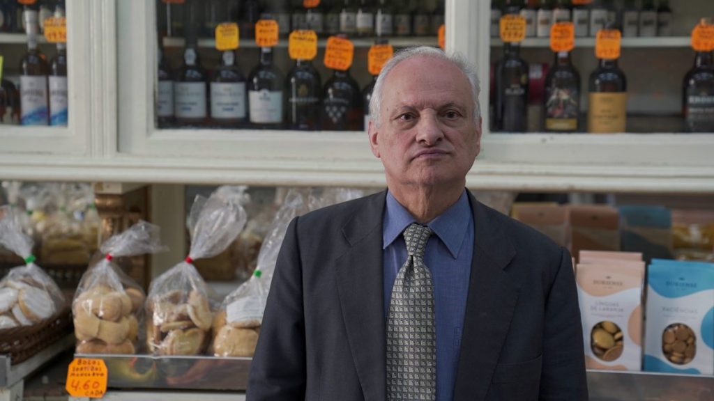 ‘O capitalismo bárbaro está a tomar conta de tudo’ Fecha a histórica mercearia do Porto, soterrada em grande zona comercial