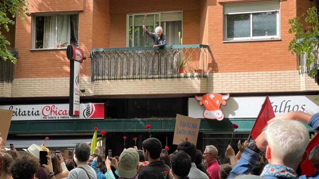 Milhares de pessoas juntam-se na Parada da Liberdade do Porto