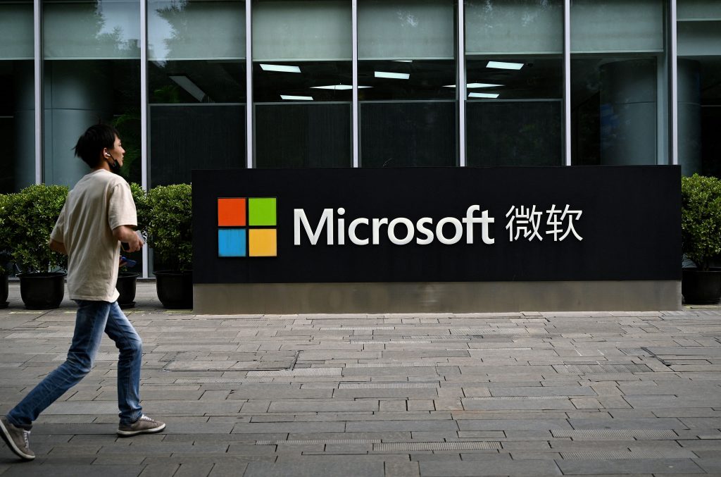 Microsoft oferece realocação para centenas de funcionários de IA baseados na China
