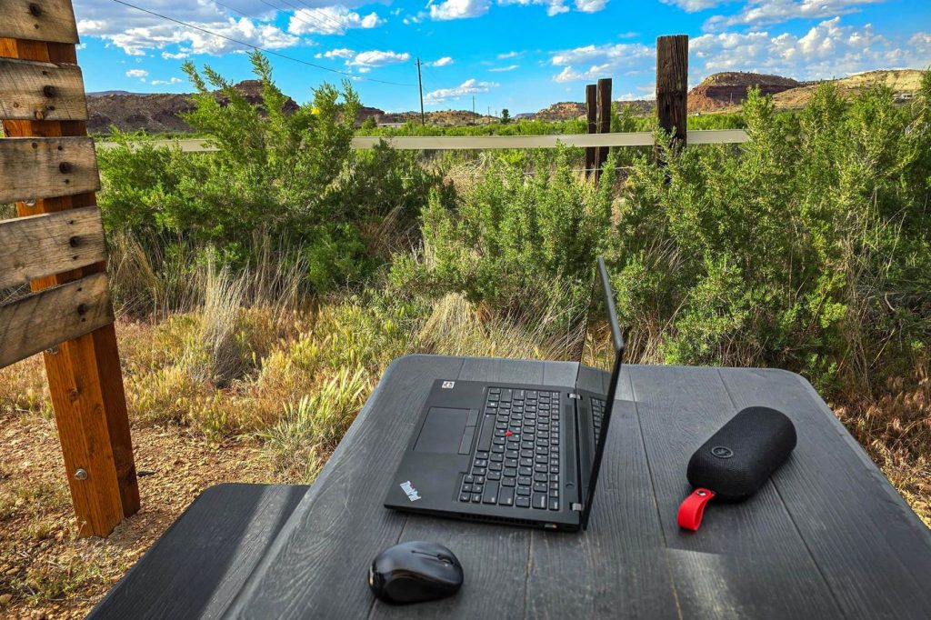 Alto-falante Bluetooth Outdoor Tech Volt para camping