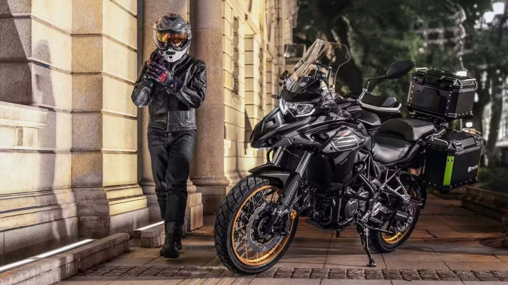 A nova bicicleta de aventura TRK 552 da Benelli impressiona com tecnologia aprimorada e redesenho