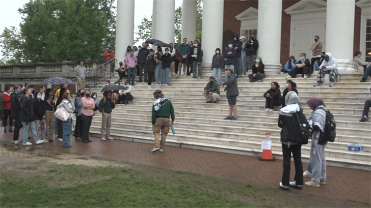 Manifestantes pró-Palestina retornam às dependências da UVA 24 horas após o caos de sábado –