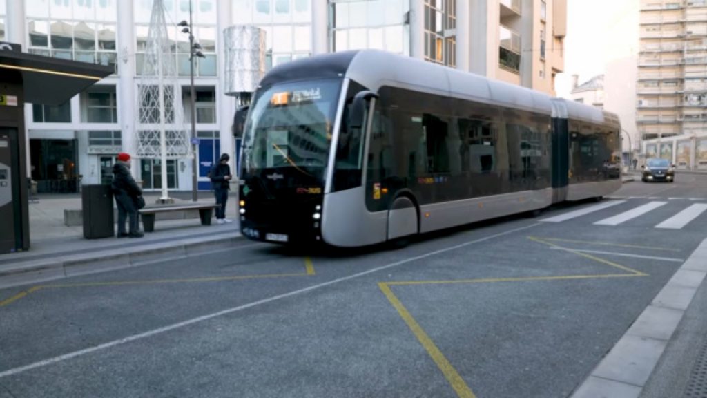 Às vésperas da partida para o Porto, França, bom aliado de Poe.
