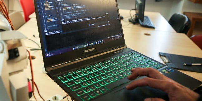 Ex-engenheiro do Facebook diz que o copiloto de codificação de IA é como um ‘semideus’