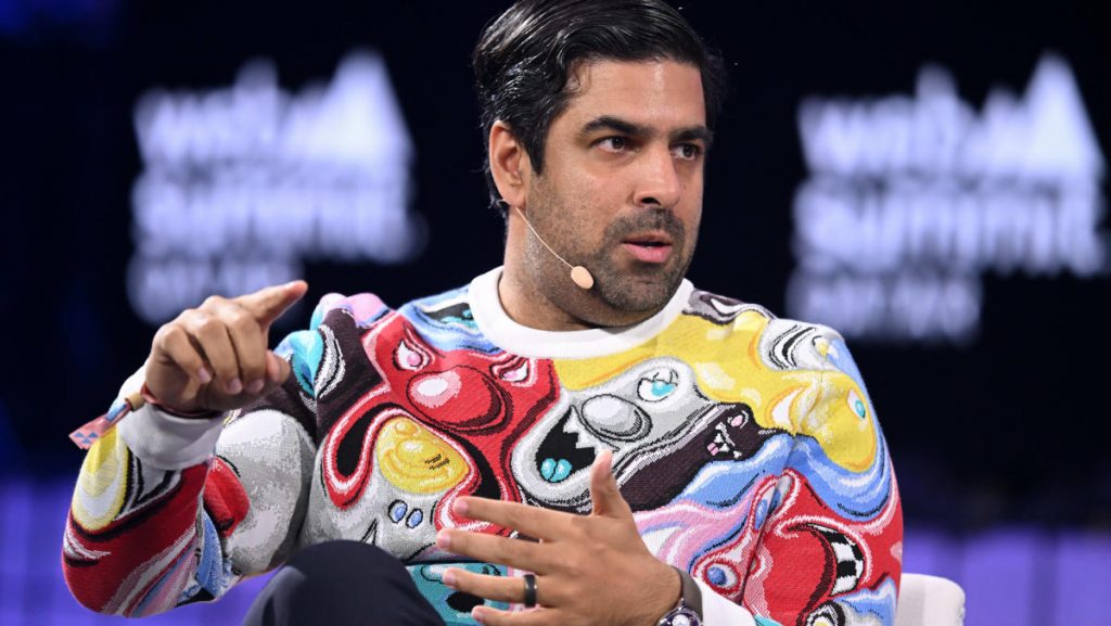 IA ajuda empresas a combater o ‘medo da irrelevância’: CEO da Builder.ai