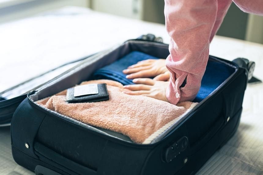 Os itens essenciais de viagem perfeitos para se preparar para sua próxima viagem, desde soluções de embalagem até dispositivos úteis e muito mais