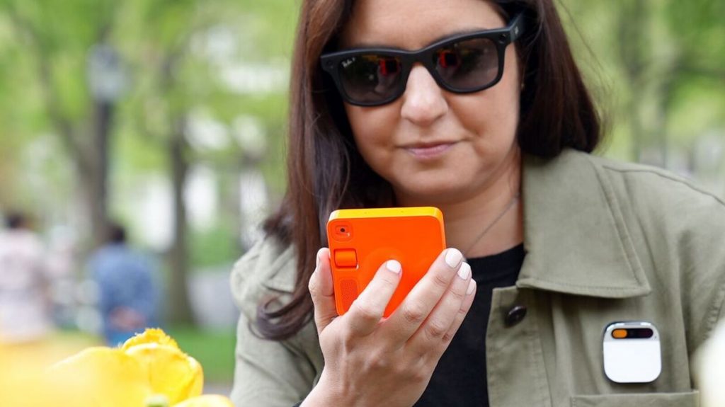 Dois dispositivos de IA que podem melhorar a sua vida e dois que definitivamente não o farão.