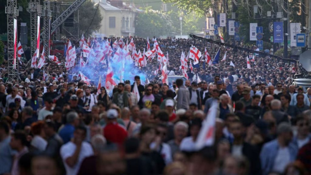 Mais de 60 pessoas presas em novos protestos contra a lei de agentes estrangeiros na Geórgia
