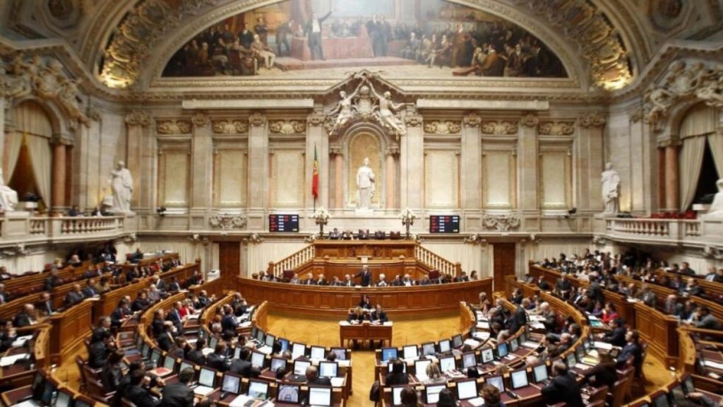 Envie uma petição ao Congresso até o final do mês para renovar as pensões de todos