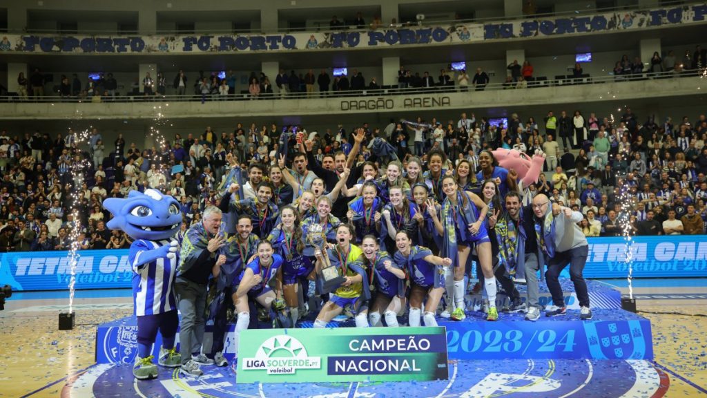 “Com a ajuda dos nossos torcedores, somos imparáveis.'' Azul e Branco sobem com quatro campeonatos