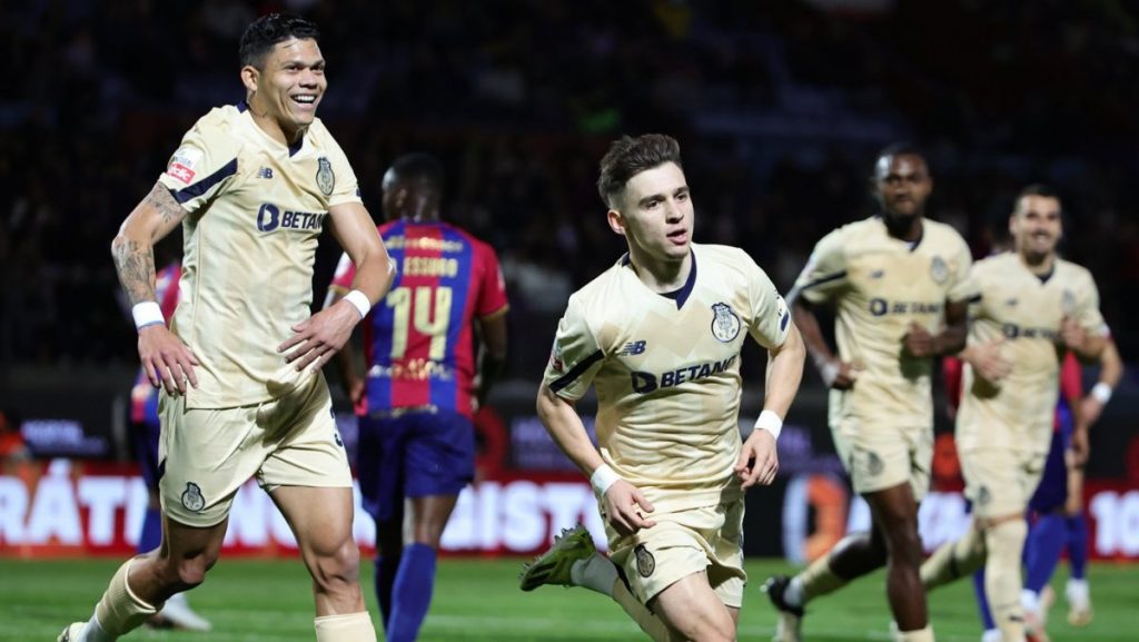 Abra o caminho usando sua chave mestra.crônica do jogo