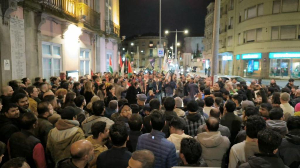 Centenas de pessoas reúnem-se no Campo 24 de Agosto em solidariedade com todos os migrantes