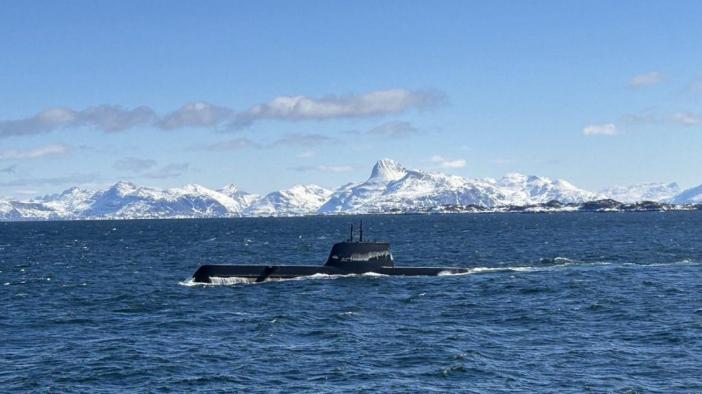 Submarino português navega sob o gelo do Ártico pela primeira vez