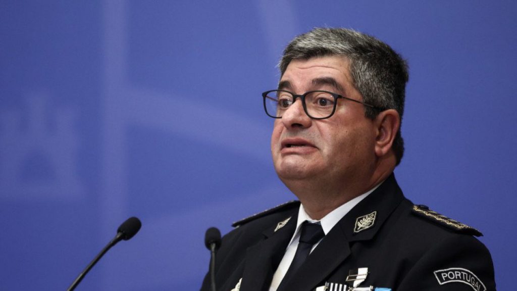 Chefe da PSP exonerado de acusações diz que decisão foi ‘liderada exclusivamente’ pelo ministro