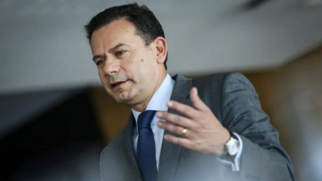 Montenegro usa uma metáfora esportiva para dizer que correrá pelo parlamento: “Somos como uma maratona”.