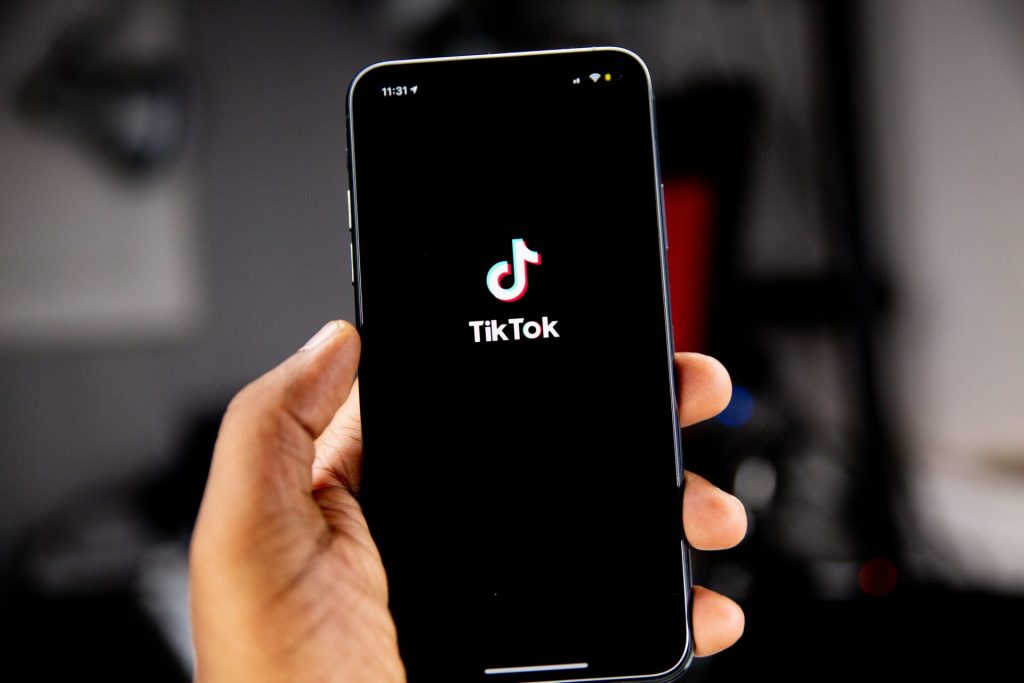 TikTok e UMG concordam em trazer músicas de gravadoras de volta ao aplicativo