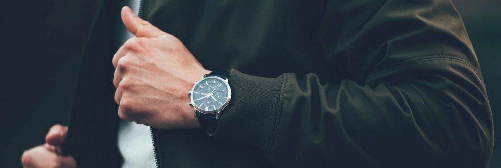 Este gadget transforma qualquer relógio em um smartwatch