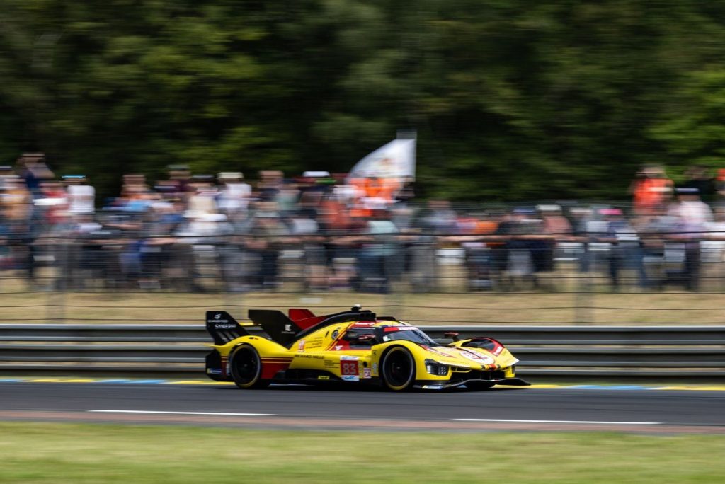 Kubica supera aquecimento, De Vries Toyota bate