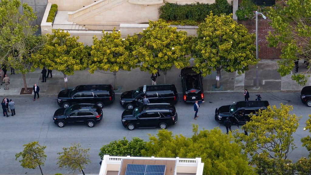 Democratas entram em pânico enquanto gigantes da tecnologia arrecadam milhões para Trump