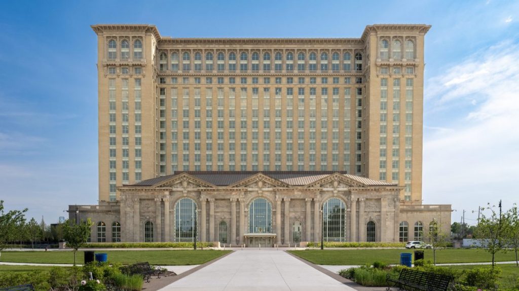 Ford reimagina Detroit Station como sede de novo centro tecnológico